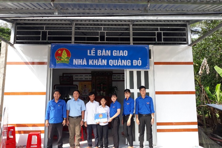 Lễ bàn giao nhà Khăn quàng đỏ