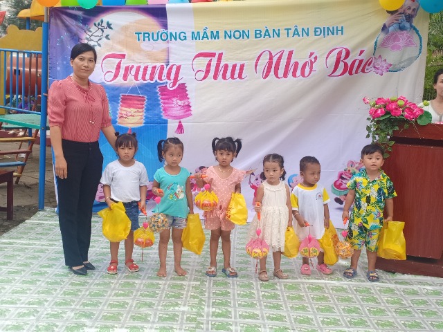 Chi đoàn Mầm Non xã Bàn Tân Định tổ chức Trung thu nhớ Bác