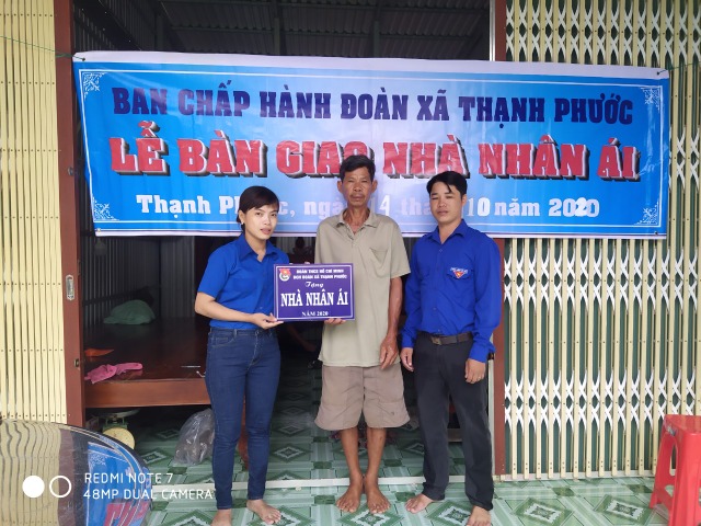 Đoàn Thanh niên xã Thạnh Phước bàn giao nhà nhân ái