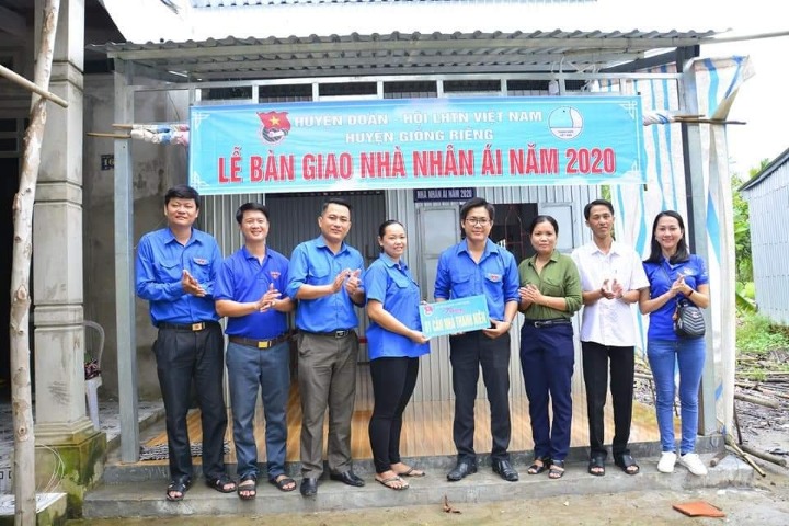 Uỷ ban Hội LHTN Việt Nam huyện phối hợp cùng huyện Đoàn cất 2 căn nhà nhân ái trong năm 2020