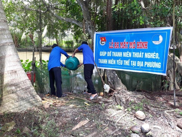 Xã Đoàn Hoà Lợi tổ chức cho đoàn viên thanh niên tham gia ra mắt mô hình nuôi cá trê vàng tại ấp hoà hiệp.