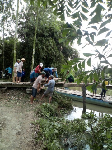 Bàn Tân Định phối hợp vận động sửa cầu dân sinh