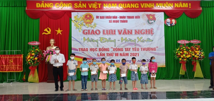 Ngọc Thành, trao học bổng vòng tay yêu thương 