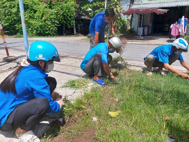 Xã đoàn Long Thạnh thực hiện ngày chủ nhật xanh lần 2