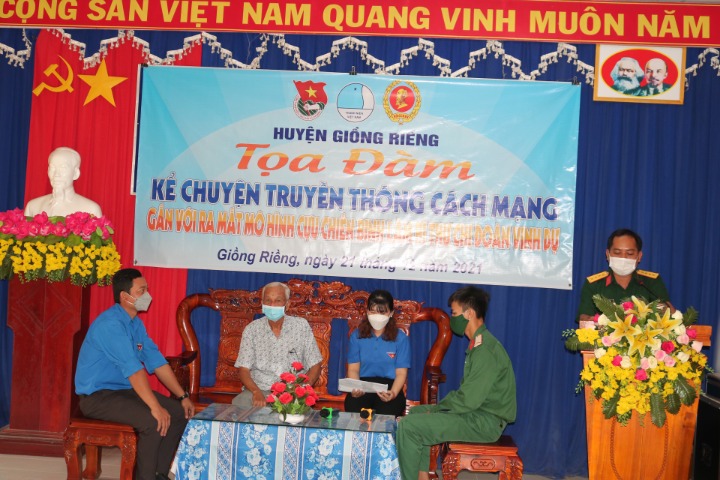 Toạ đàm - Kể chuyện truyền thống Cách mạng gắn với ra mắt mô hình Cựu chiến binh làm bí thư chi đoàn vinh dự xã Hoà Lợi