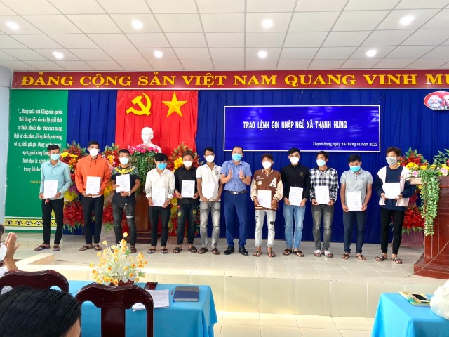 Xã Thạnh Hưng  tổ chức trao lệnh cho 12 Thanh niên lên đường nhập ngũ