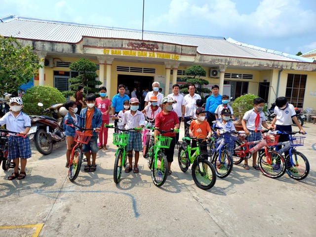 Uỷ Ban hội - HĐĐ xã Thạnh Lộc tổ chức các hoạt động chăm lo cho học sinh có hoàn cảnh khó khăn