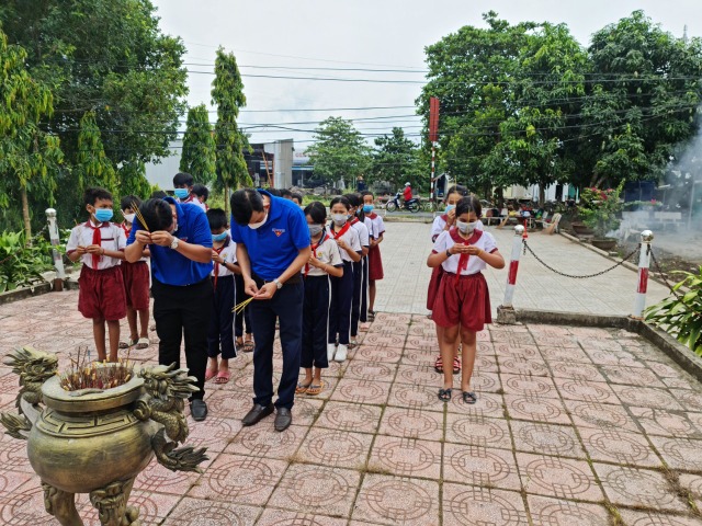 Hội đồng đội xã Ngọc Hòa tổ chức về nguồn cho các em đội viên trường Tiểu học Ngọc Hòa Nhân kỷ niệm 47 năm ngày giải phóng Miền Nam thống nhất đất nước 30/4/1975-30/4/2022