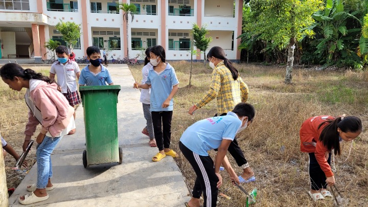 Hoạt động bảo vệ môi trường, giữ gìn vệ sinh trường học của Hội đồng đội xã Bàn Tân Định