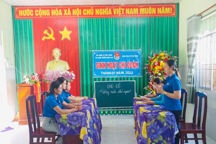 Vĩnh Thạnh chỉ đạo chi đoàn trực thuộc sinh hoạt lệ tháng 7 với chủ đề ``Uống nước nhớ nguồn``