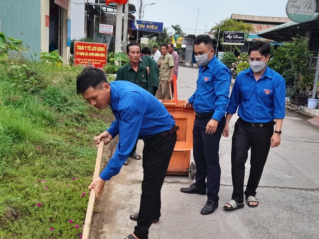 Xã đoàn - uỷ ban hội xã Thạnh Lộc tiếp tục thực hiện ngày “Chủ nhật xanh”