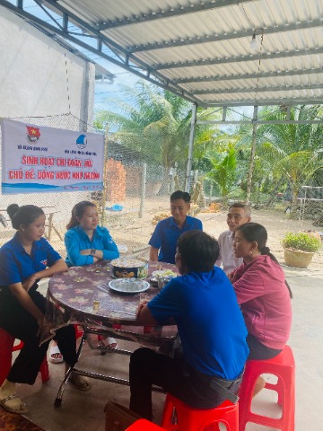 Xã đoàn Vĩnh Phú, chỉ đạo các chi đoàn trực thuộc thực hiện sinh hoạt chi đoàn với chủ đề :`` Uống nước nhớ nguồn`` trong chiến dịch TNTN hè 2022 