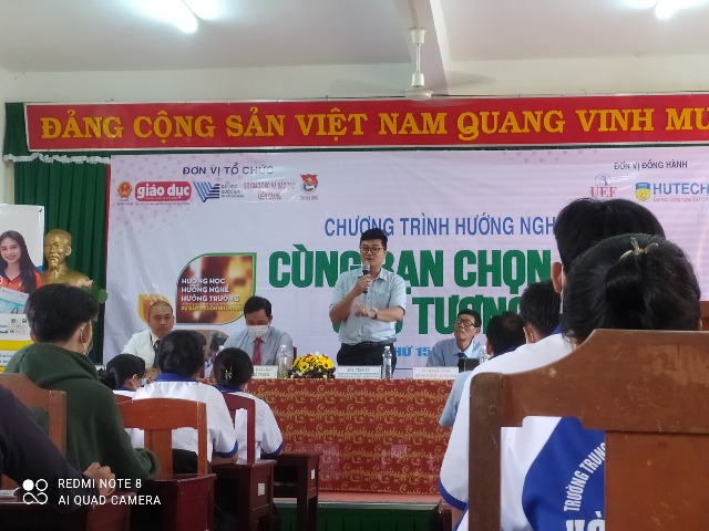 Trường THCS-THPT Hòa Thuận phối hợp với các trường về hướng nghiệp-tuyển sinh học sinh khối 12