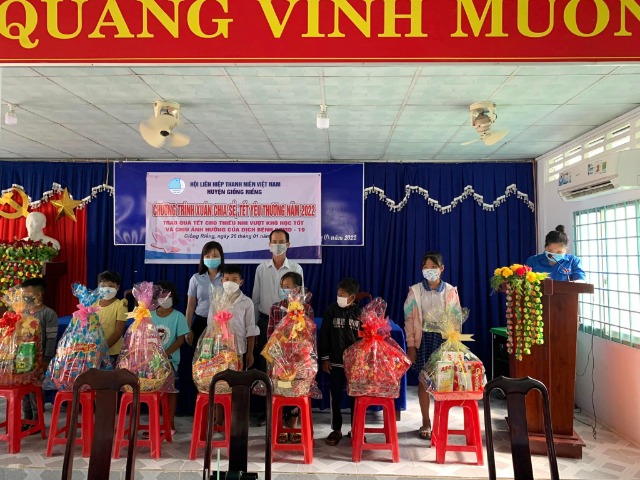 Ủy ban hội tổ chức hoạt động san sẻ yêu thương chung tay vượt qua đại dịch covid-19