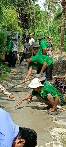 Xã đoàn - UBH phối họp với ban lãnh đạo đạo ấp Hòa An b, và người dân dặm đá lộ tuyến kênh Mười Sắt  thuộc ấp Hòa An b xã Ngọc Hòa 