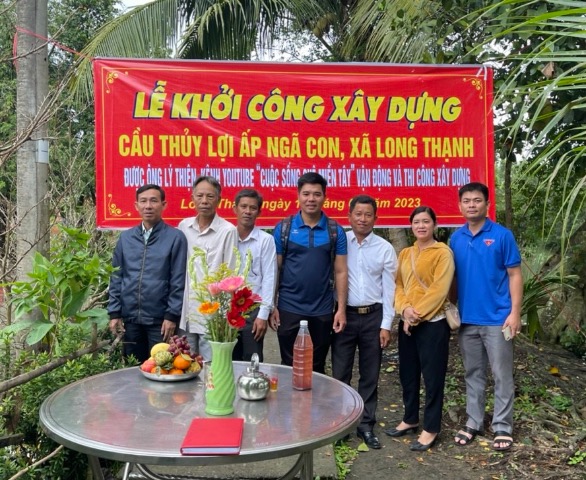 Xã đoàn Long Thạnh phối hợp tổ chức khởi công xây dựng cầu thủy lợi tại ấp Ngã Con 