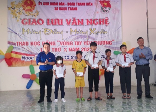 Xã Đoàn Ngọc Thành, tổ chức thành công chương trình trao học bổng “Vòng tay yêu thương” năm 2023