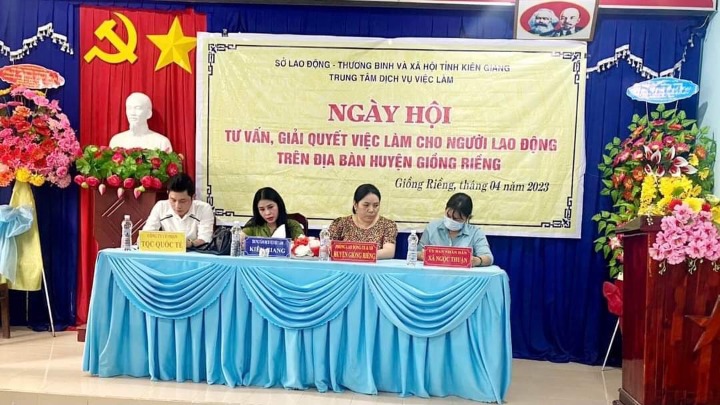 Ngọc Thuận tổ chức tư vấn giới thiệu việc làm cho người lao động trên địa bàn xã.