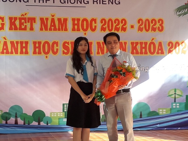 Trường THPT Giồng Riềng tổ chức Lễ Tri ân thầy cô, giáo cho học sinh khối 12 niên khóa 2020-2023