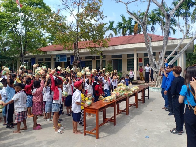 Đoàn - Hội- Đội xã Thạnh Bình tổ chức hoạt động chào mừng kỷ niệm ngày thành lập ĐTNCS Hồ Chí Minh 26/3/2023