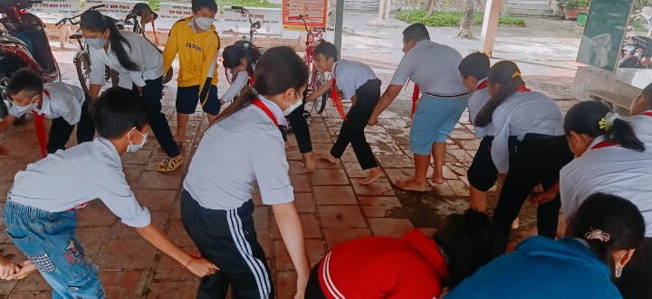 Liên đội Trường Tiểu học Thạnh Hòa 1 tổ chức hoạt động giờ ra chơi trải nghiệm