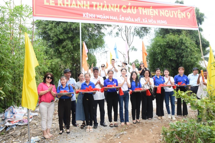 Xã Đoàn - UBH xã Hoà Hưng tham gia tổ chức lễ khánh thành cầu giao thông nông thôn