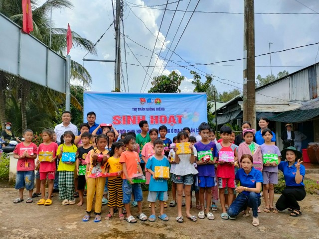 Đoàn cơ sở Thị Trấn sinh hoạt thiếu nhi địa bàn dân cư gắn với sinh hoạt chi đoàn tháng 8 và tuyên truyền chủ quyền biển đảo cho ĐVTN,TTN,.