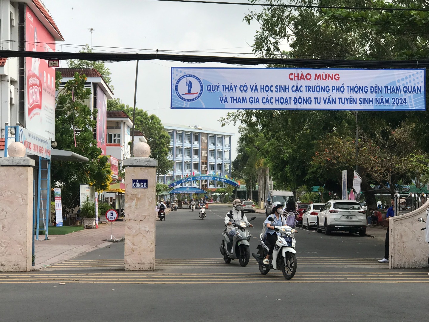 Toàn trường THPT Giồng Riềng đồng hành với thanh niên trong vấn đề lập thân, lập nghiệp