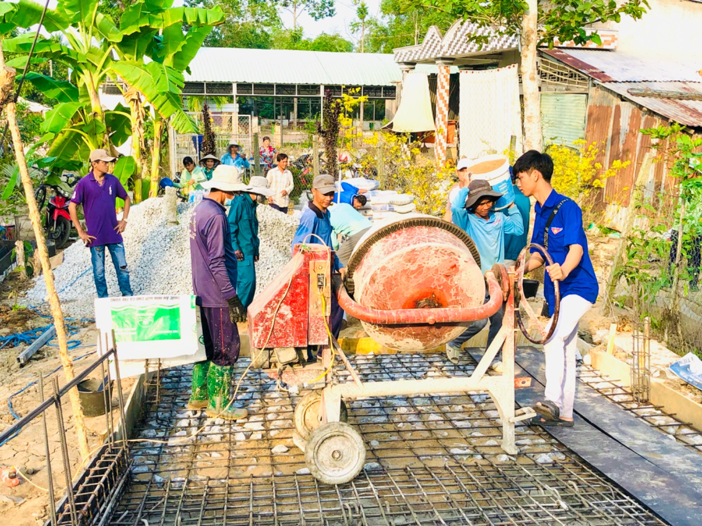 NGỌC THÀNH: THAM GIA NGÀY CÔNG XÂY DỰNG CẦU GIAO THÔNG NÔNG THÔN 