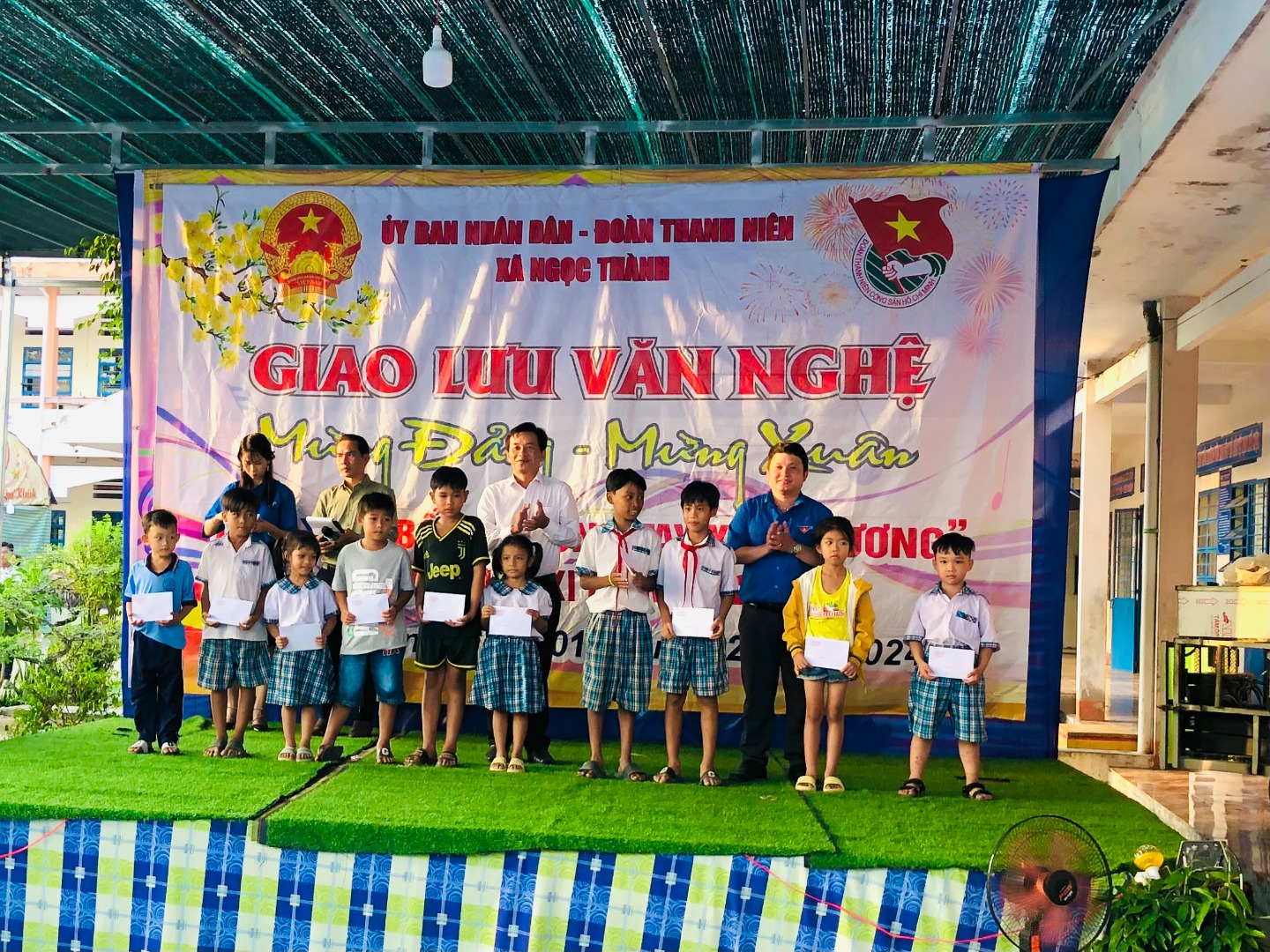 NGỌC THÀNH: TỔ CHỨC VĂN NGHỆ MỪNG ĐẢNG, MỪNG XUÂN GẮN VỚI TRAO HỌC BỔNG “MAI THỊ NƯƠNG” NĂM 2024