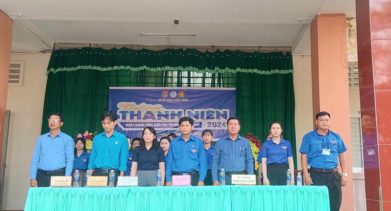 Đoàn Trường THCS&THPT Hoà Hưng tổ chức ngày đoàn viên và gắn với Lễ trưởng thành đội cấp huyện năm 2024