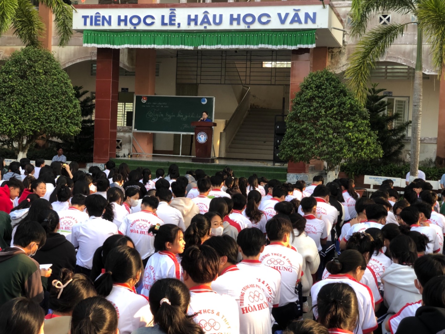 Đoàn Trường THCS&THPT Hoà Hưng tổ chức tuyên truyền tìm hiểu cuộc thi Biên giới, hải đảo, đất liên năm 2024