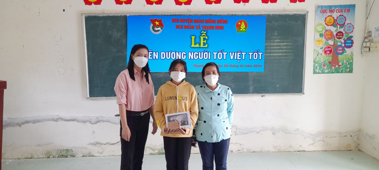 HĐĐ xã Thạnh Bình tuyên dương gương người tốt việc tốt năm 2024