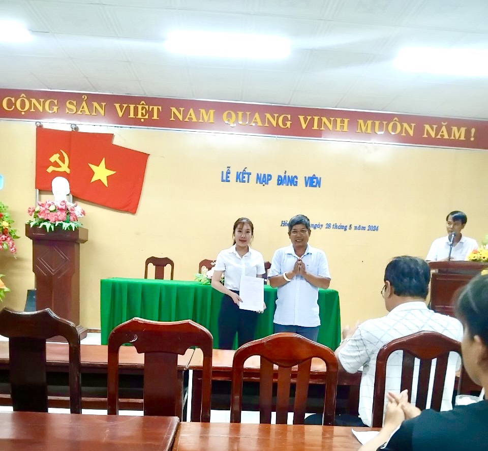 Hòa Hưng phát triển đảng viên mới đoàn viên ưu tú là Bí thư chi đoàn ấp