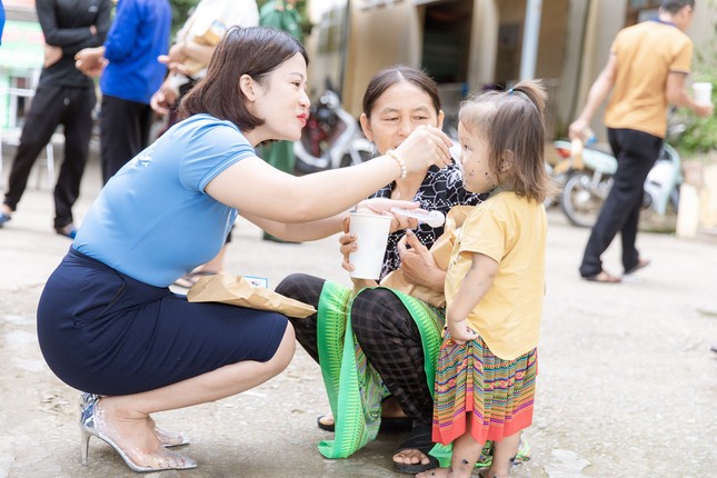 Cô giáo người Mường và hành trình mang 'bữa cơm có thịt' đến với trẻ em miền biên viễn