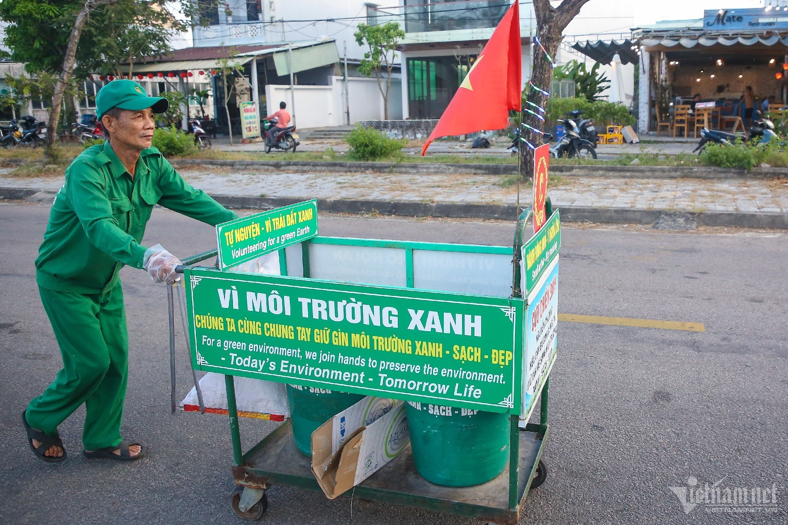 Cựu binh hơn 8 năm làm điều đặc biệt trên phố, từ chối nhận tiền hỗ trợ