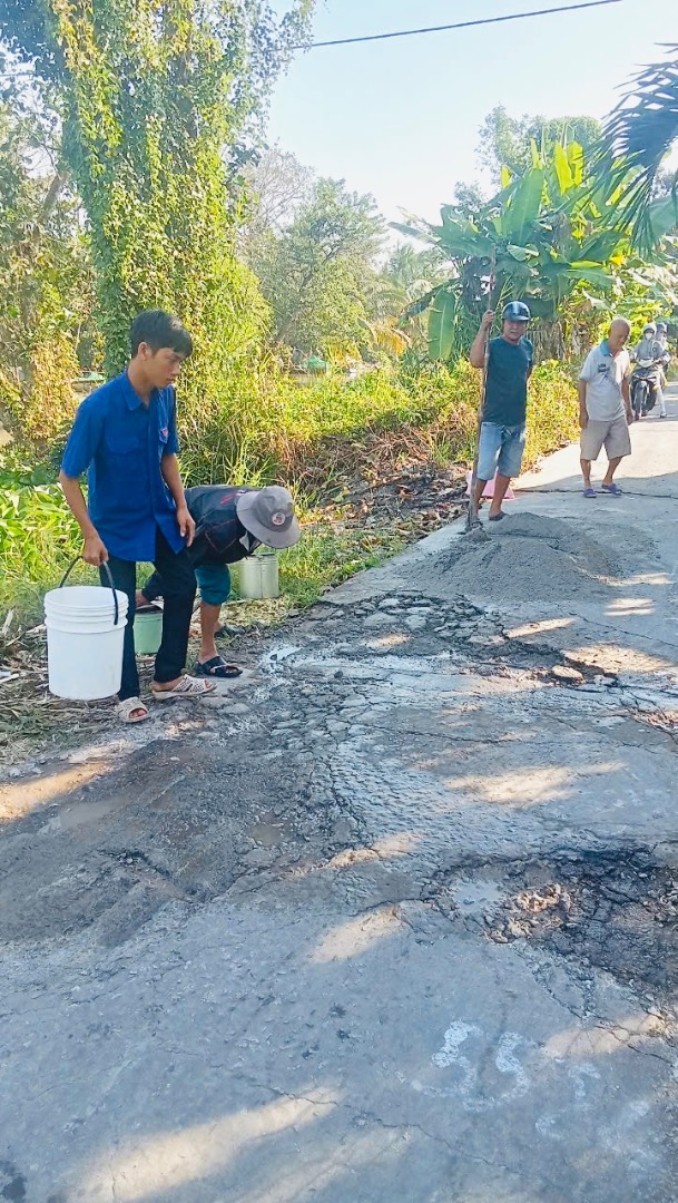 NGỌC THÀNH, DẶM VÁ LỘ GTNT VÀ SỮA CHỮA CẦU DÂN SINH (HOẠT ĐỘNG XUÂN TÌNH NGUYỆN 2025)