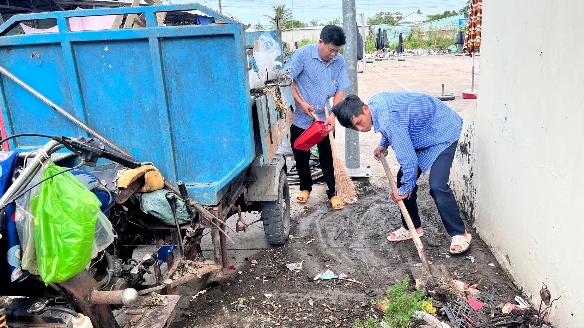 NGỌC THÀNH, TỔ CHỨC VỆ SINH MÔI TRƯỜNG CHUẨN BỊ CÔNG TÁC TỔ CHỨC VĂN NGHỆ MỪNG ĐẢNG, MỪNG XUÂN (CNX TUẦN 3/2025)